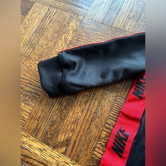 Nike baby Tracksuit  (12M) - Picture 4 of 9